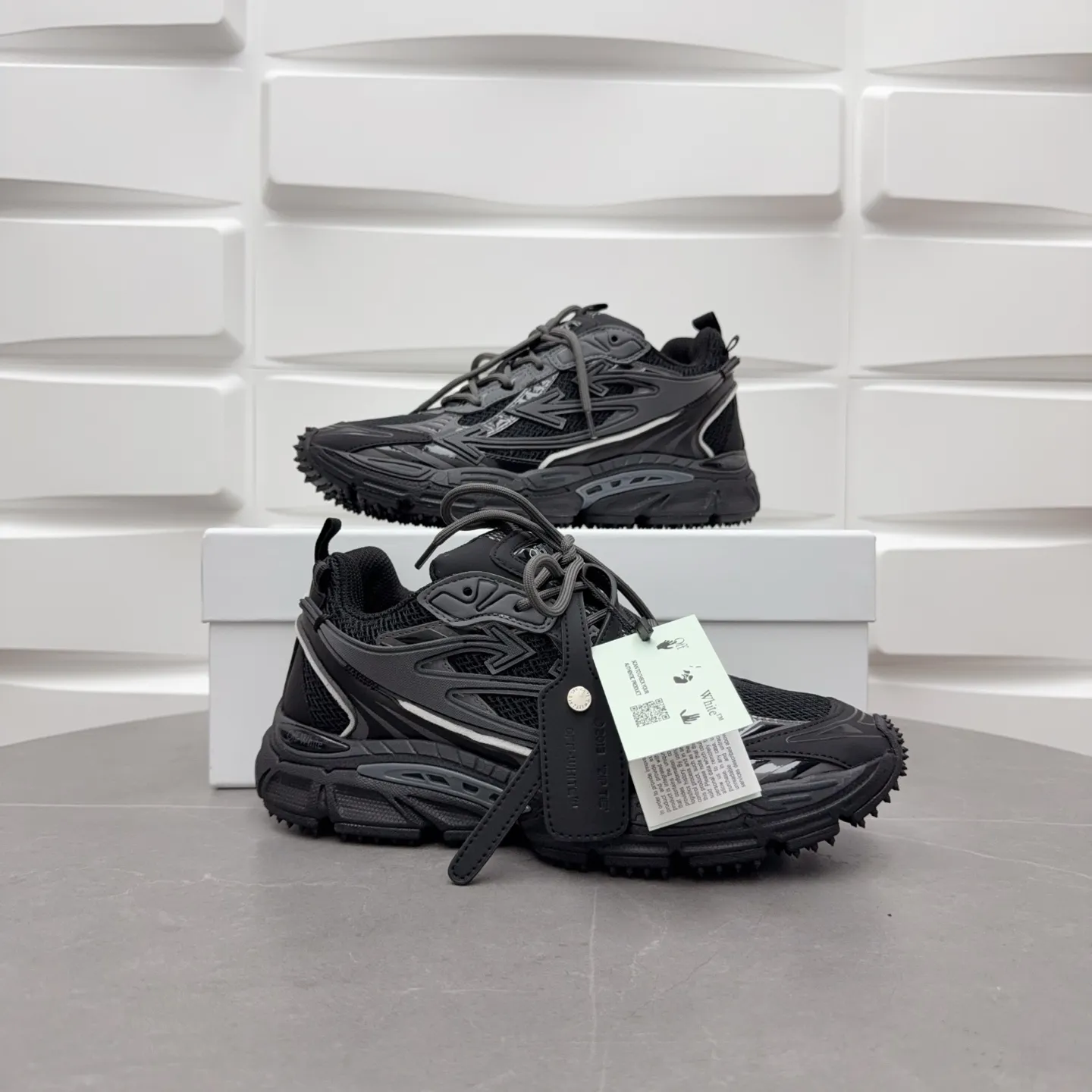 【off- white】P: 720💰Couple style👫, Size: 35-44 (Male 38.45.46 custom-made) High-quality version👊"Out of office" series original mold opening, original lasting, production process 1:1 original version ➰OFF GREY) OFF-WHITE Be Right Back Couple style👫Round toe lace-up arrow pattern low-top lifestyle casual shoes green. A running shoe called the "Be Right Back" sneaker. The design of this sneaker is inspired by Japanese sports aesthetics and craftsmanship, with running performance and principles at its core.